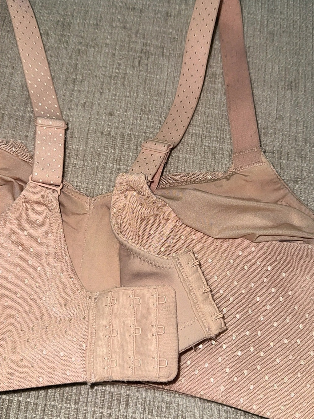 Like New WACOAL Back Appeal Wireless Seamless Unpadded Bra 38DDD Beige #852303 - Picture 8 of 9